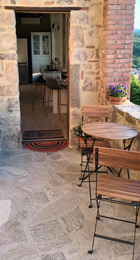 Casa Angolo Cantina Nel Castello Montegiovi Exterior foto