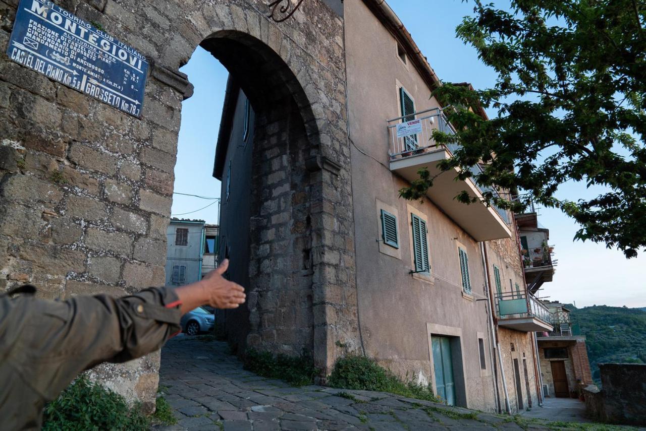 Casa Angolo Cantina Nel Castello Montegiovi Exterior foto