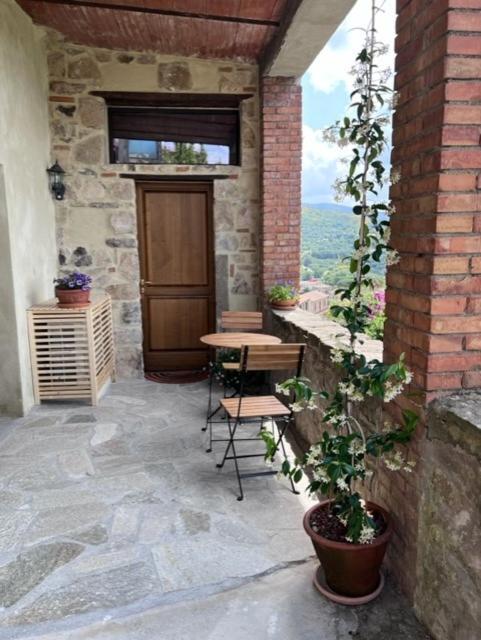 Casa Angolo Cantina Nel Castello Montegiovi Exterior foto